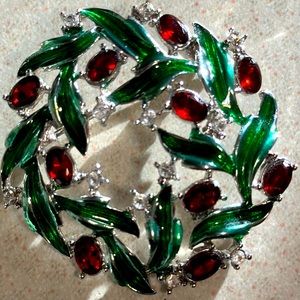 Vintage Monet rhinestone holiday broach (440)